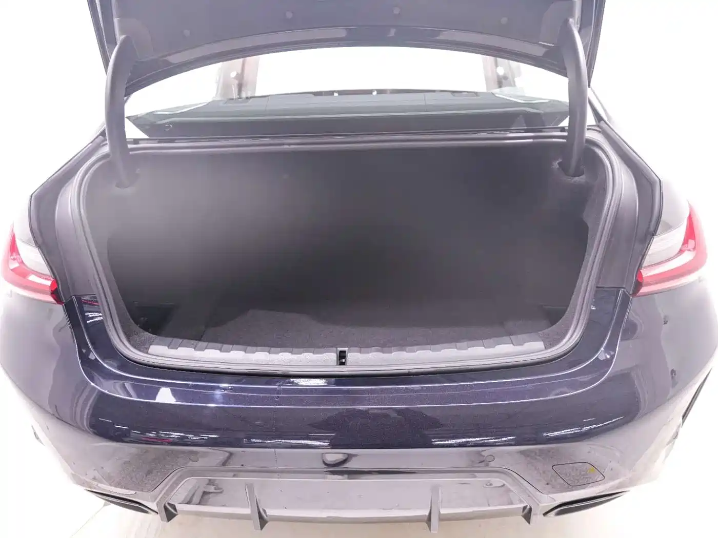 BMW 3 Series 2023 325Li M Sport Black Night Package фото 21
