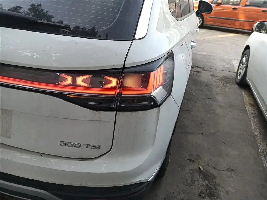 Volkswagen Tayron 2023 300TSI 2WD Luxury Plus Advanced Edition фото 8