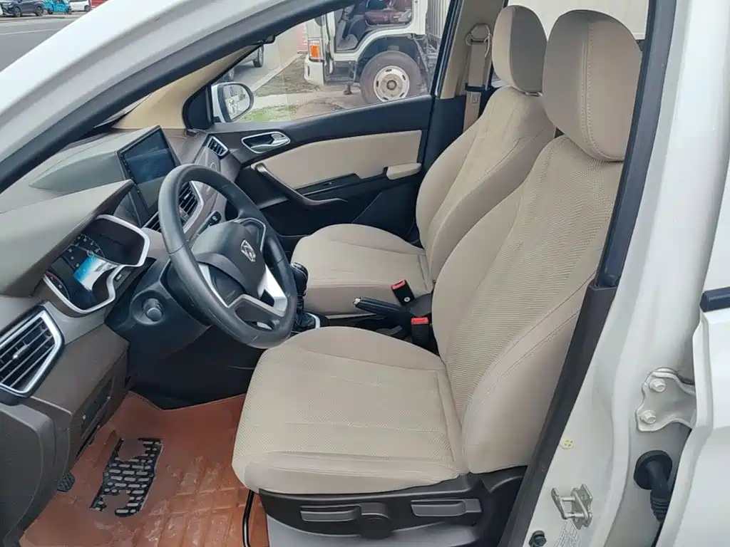 Baojun 310W 2019 2017 1.5L Manual Comfort China V