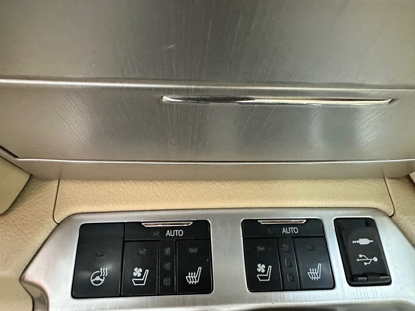Toyota Land Cruiser 2016 4.6L Automatic VX-R фото 14