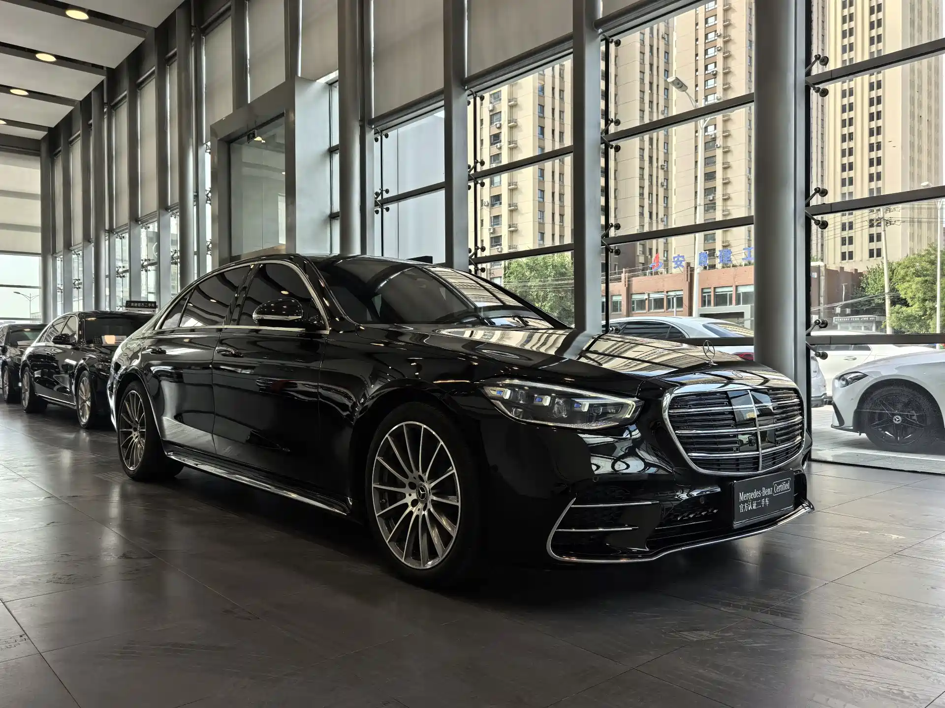 صورة 3 - Mercedes-Benz S-Class