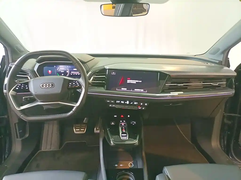AUDI Q4 E TRON