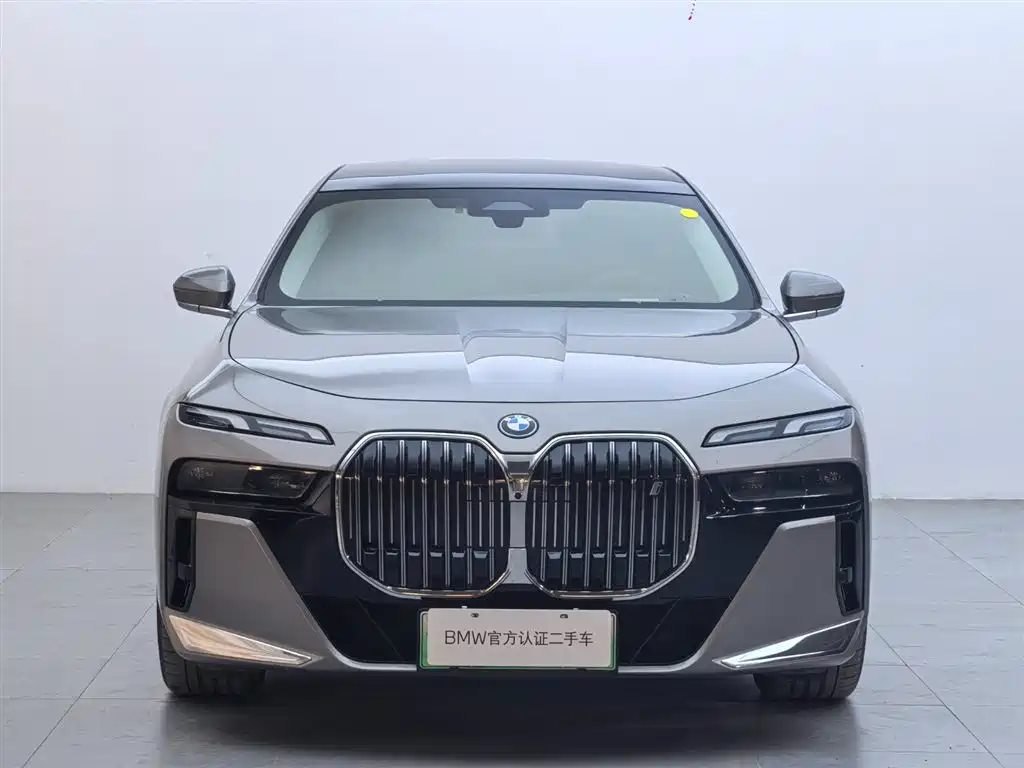 BMW I7