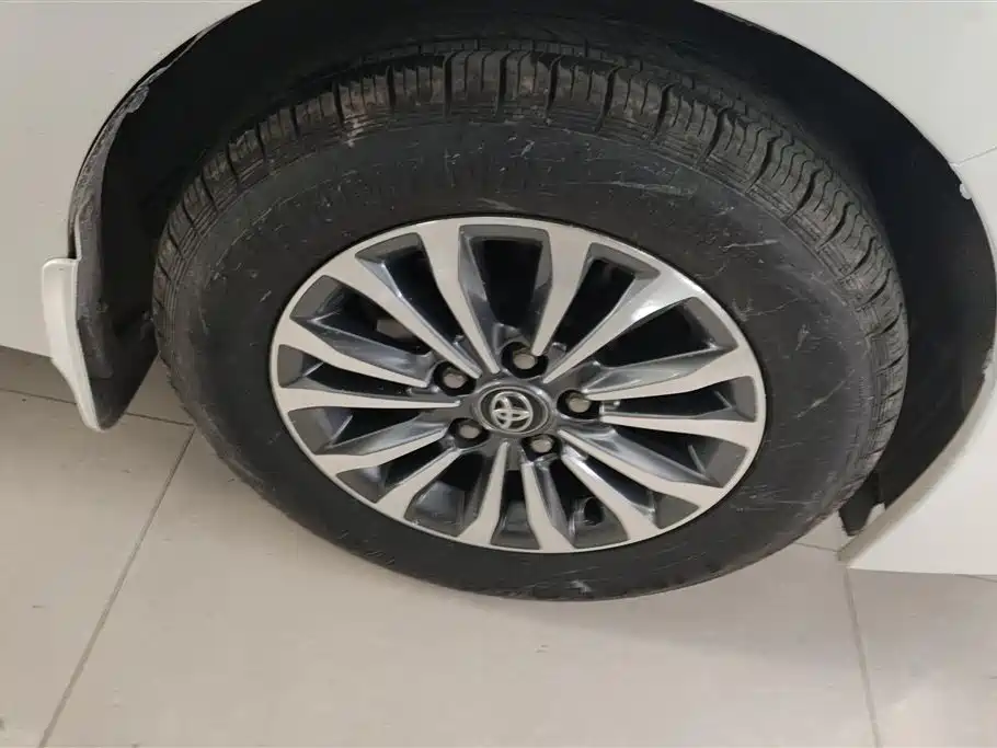 Toyota Corolla 2017 Facelift 1.2T S-CVT GL-i фото 6