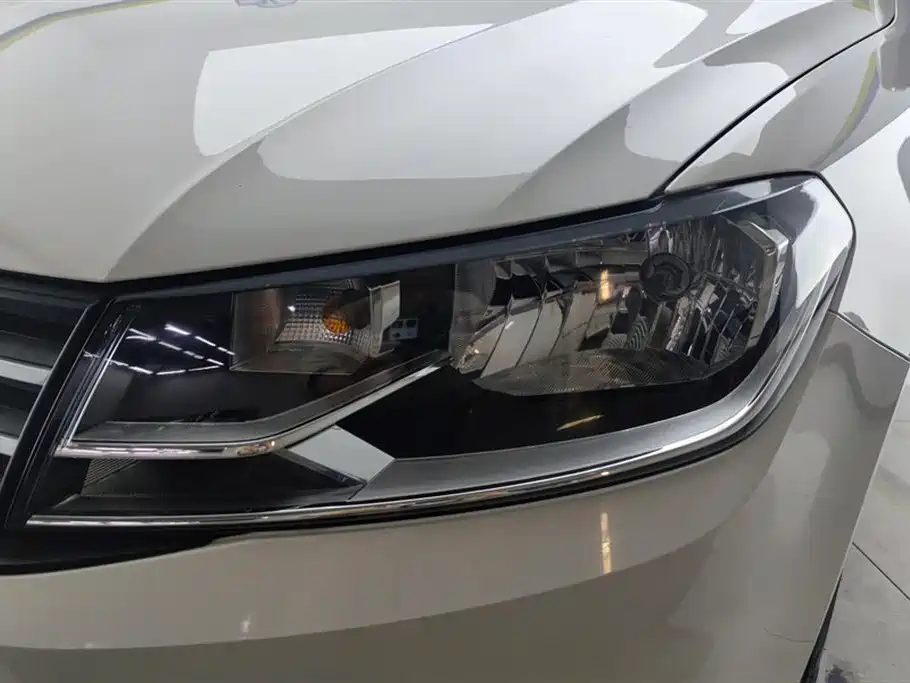 VOLKSWAGEN SANTANA