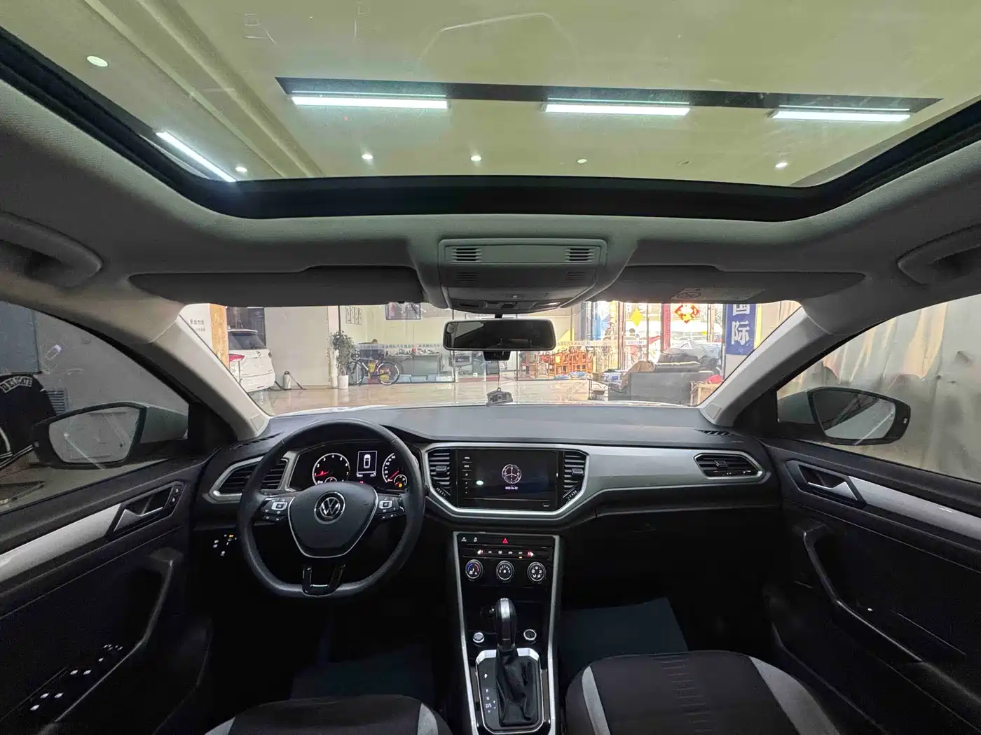 VOLKSWAGEN T ROC EXPLORING SONGS