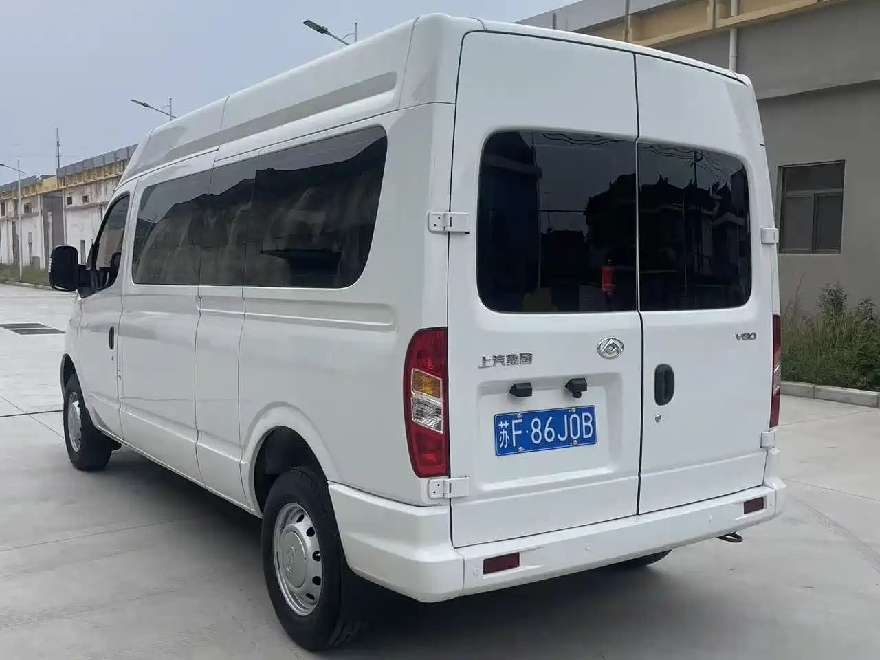 SAIC Maxus Xintu V80 2023 2.0T PLUS Manual All-round King Long Wheelbase Medium Roof 6/7/8/9-seater фото 9