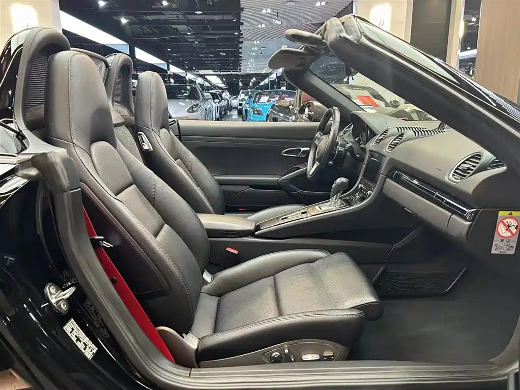 Porsche 718 2019 Boxster T 2.0T фото 10