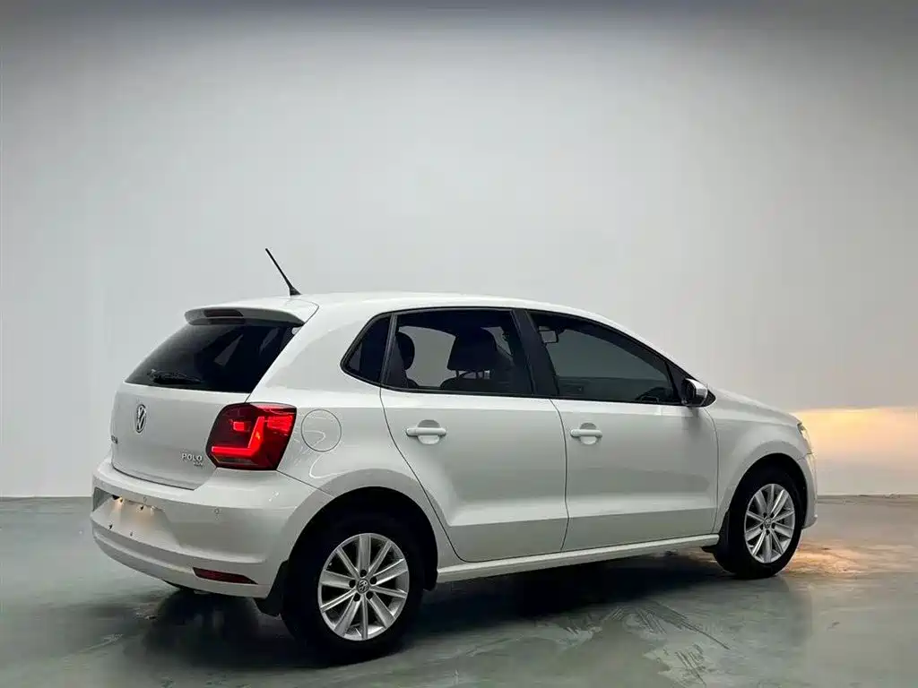 Volkswagen Polo 2014 1.6L Automatic Comfort Edition фото 12