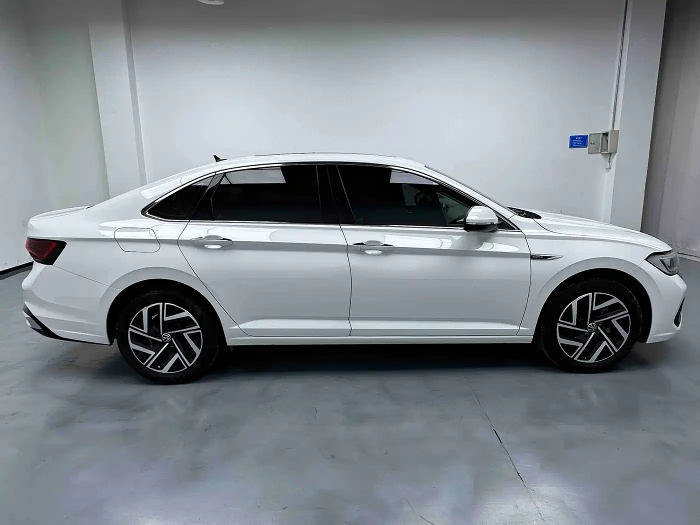 Volkswagen Sagitar 2023 Model Year 280TSI DSG Surpass Edition фото 16