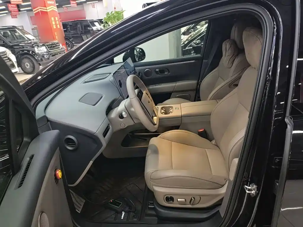 Li Auto i6 2026 2025 2WD Base Model