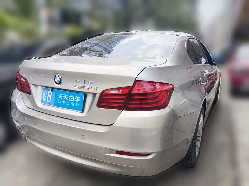 Photo 2 - BMW 5 Series