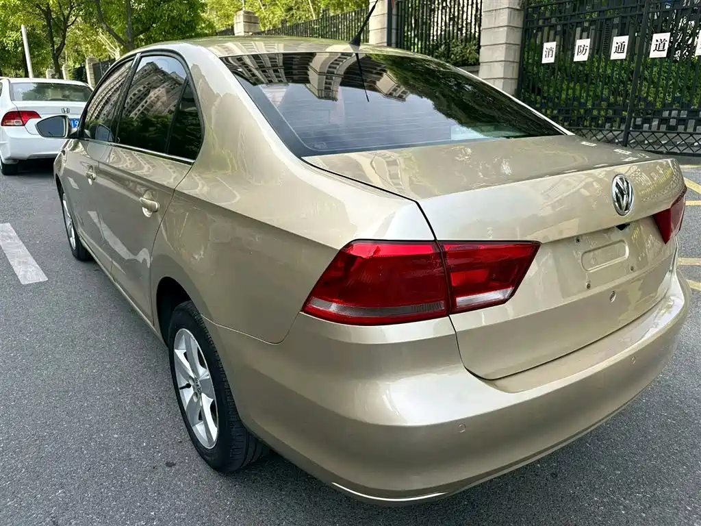 Volkswagen Santana 2015 1.6L Automatic Premium Edition фото 9