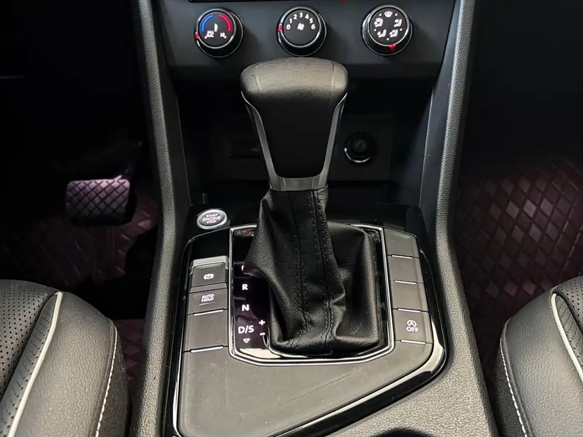 Фото 16 - Volkswagen Tiguan L