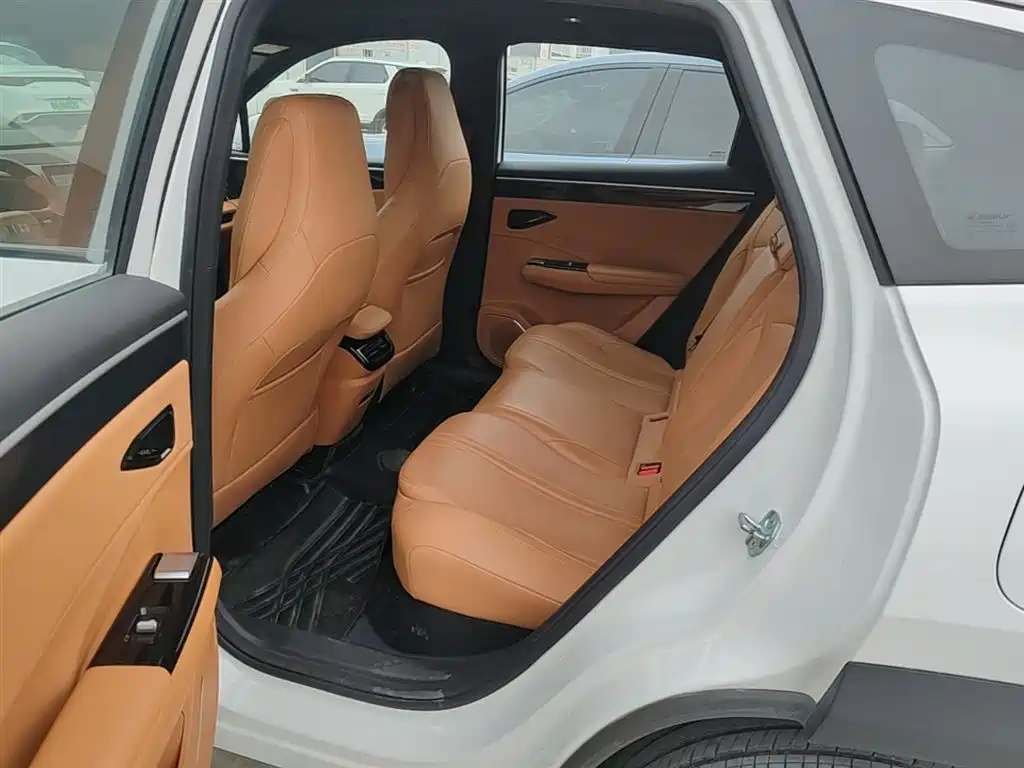Geely Galaxy Galaxy L7 2025 EM-i 115km Explorer+ Edition фото 17