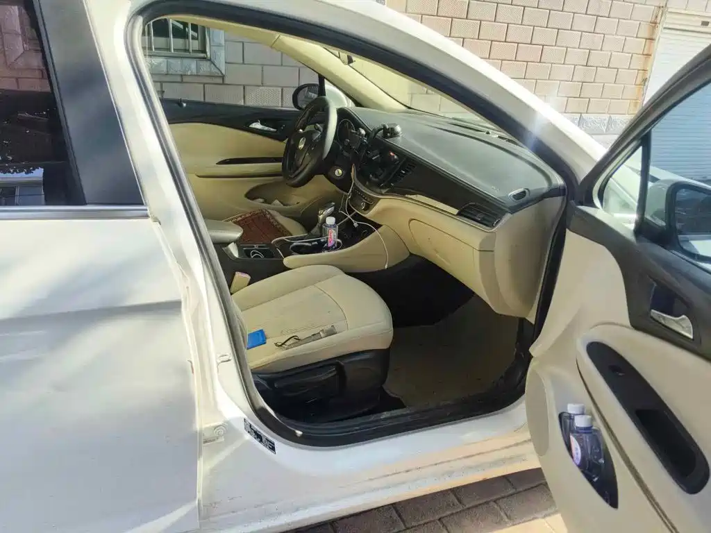 Photo 12 - Buick Verano