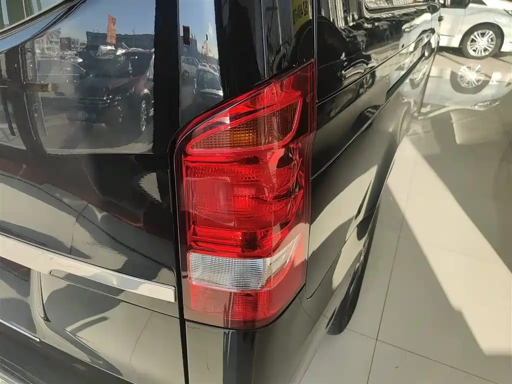 Mercedes-Benz Vito 2021 2.0T Elite 7-Seater фото 24