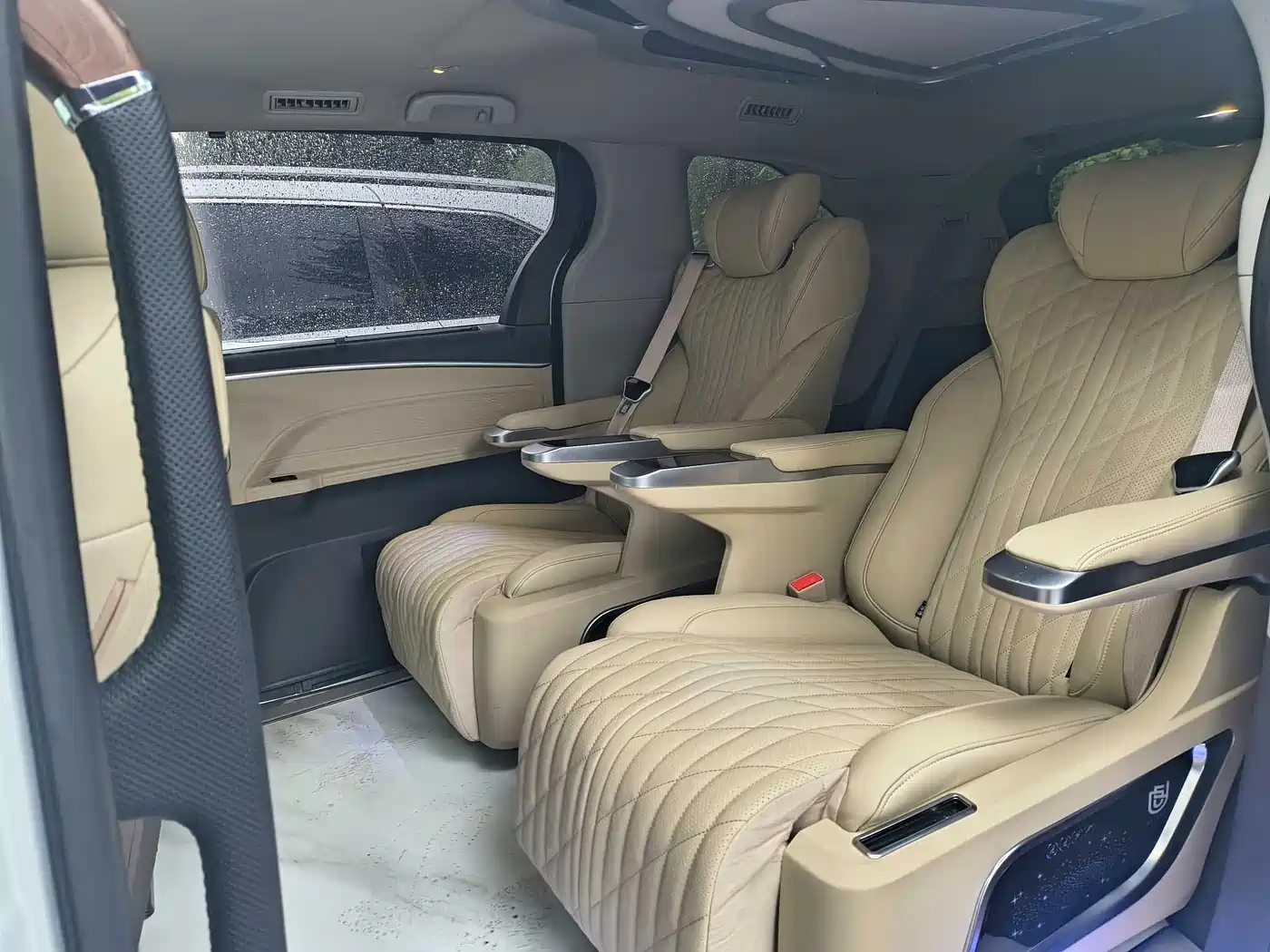 Toyota Sienna 2023 2.5L Hybrid Comfort Edition фото 16