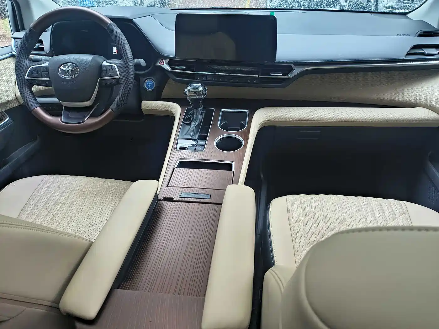 Toyota Sienna 2023 2.5L Hybrid Comfort Edition фото 24