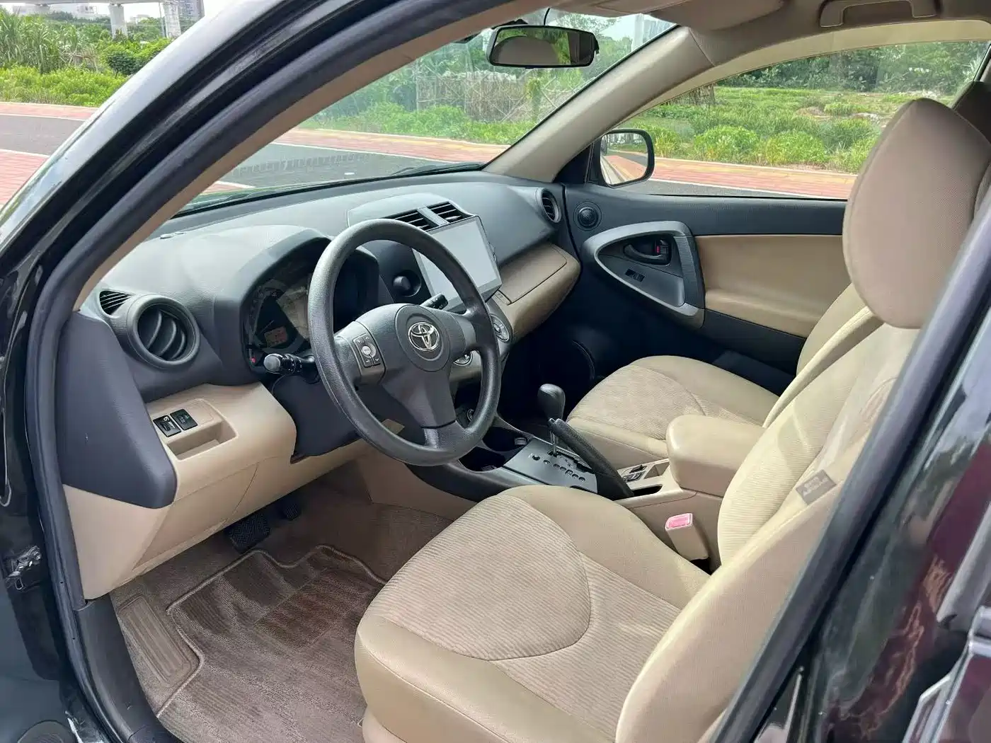 Photo 4 - Toyota RAV4 Rongfang