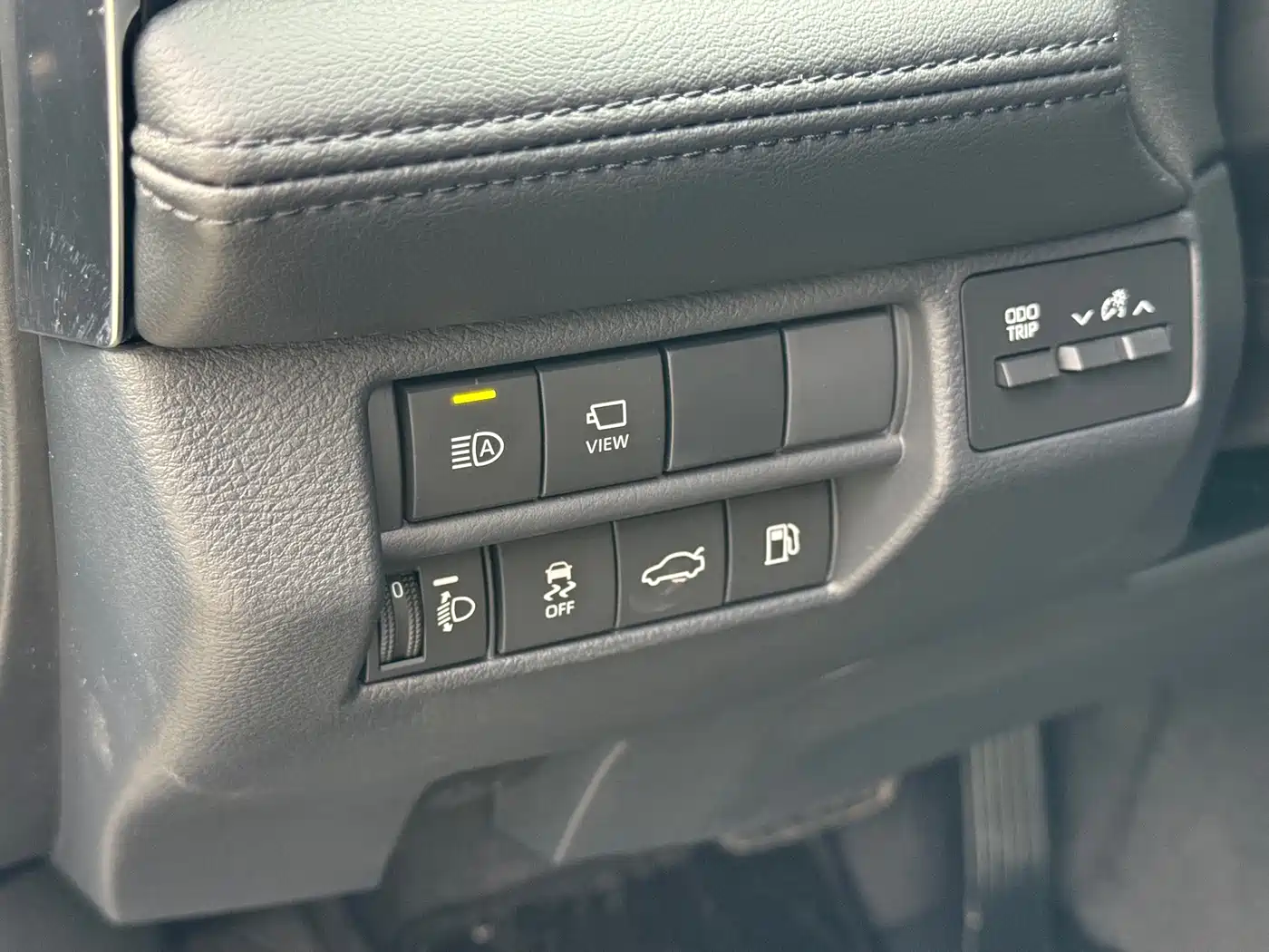Toyota Avalon 2023 2.0L XLE Premium Edition фото 7