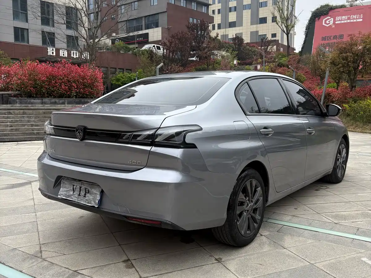 PEUGEOT 408