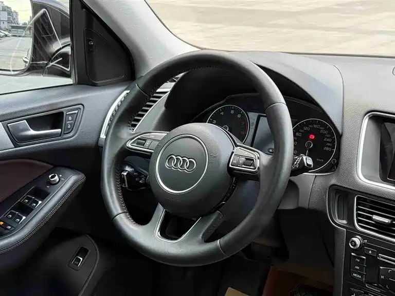 Audi Q5 2017 Plus 40 TFSI Technology фото 16