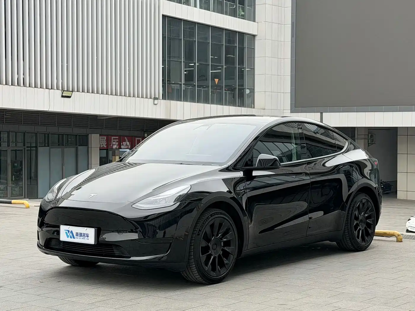 TESLA MODEL Y
