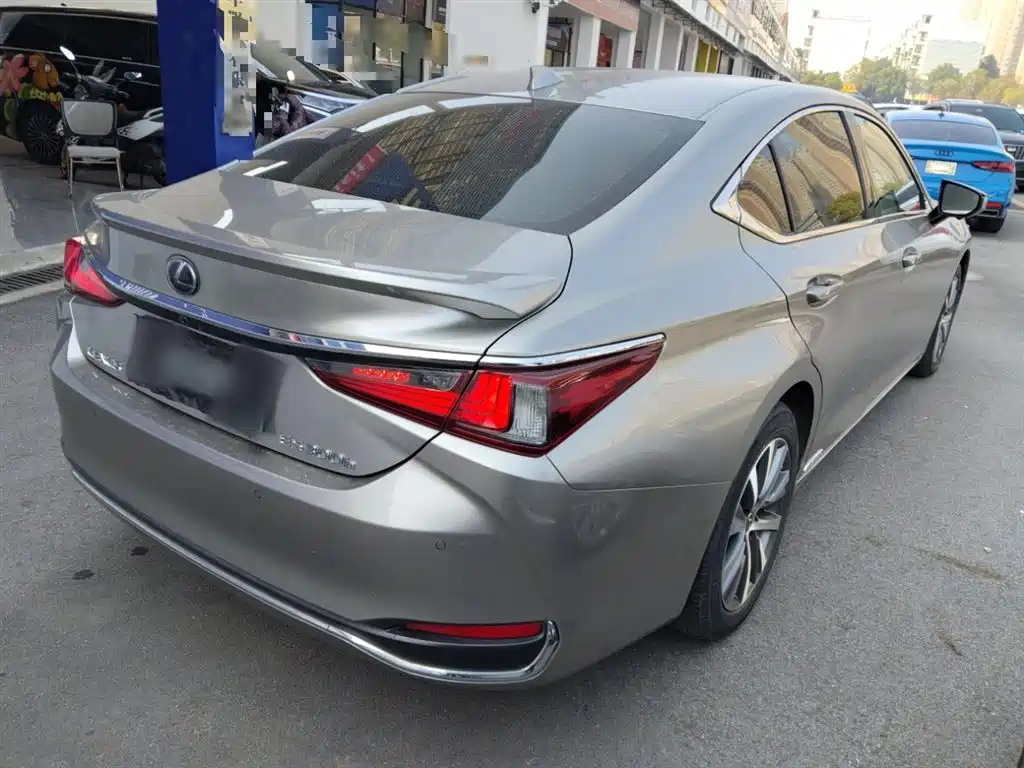 Lexus ES 2018 300h Excellence Edition China V фото 7