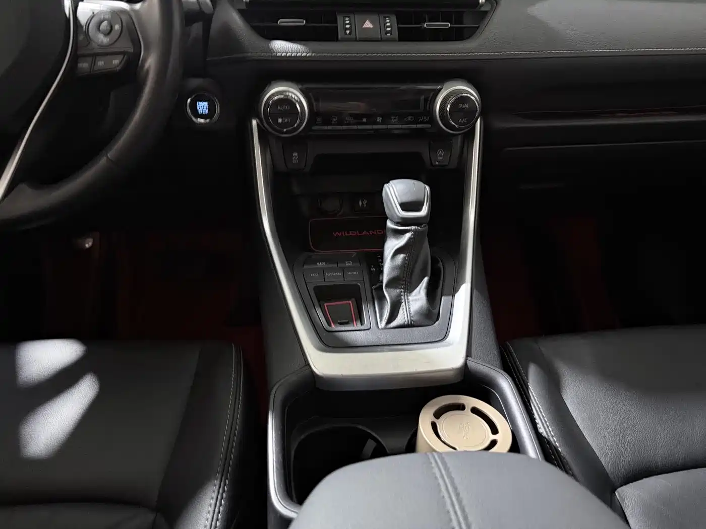 Toyota Wildlander 2023 2.0L CVT FWD Luxury PLUS фото 15
