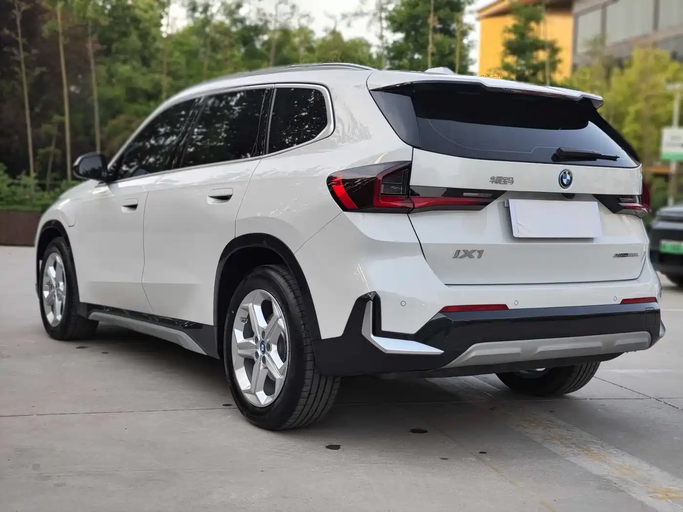 BMW iX1 2023 eDrive25L X Design Package фото 6