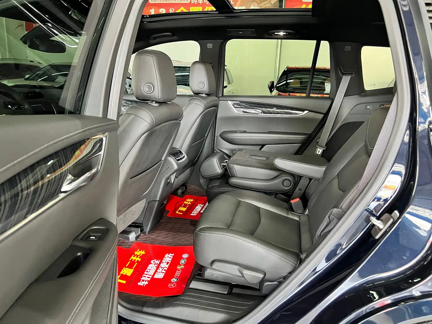 CADILLAC XT6