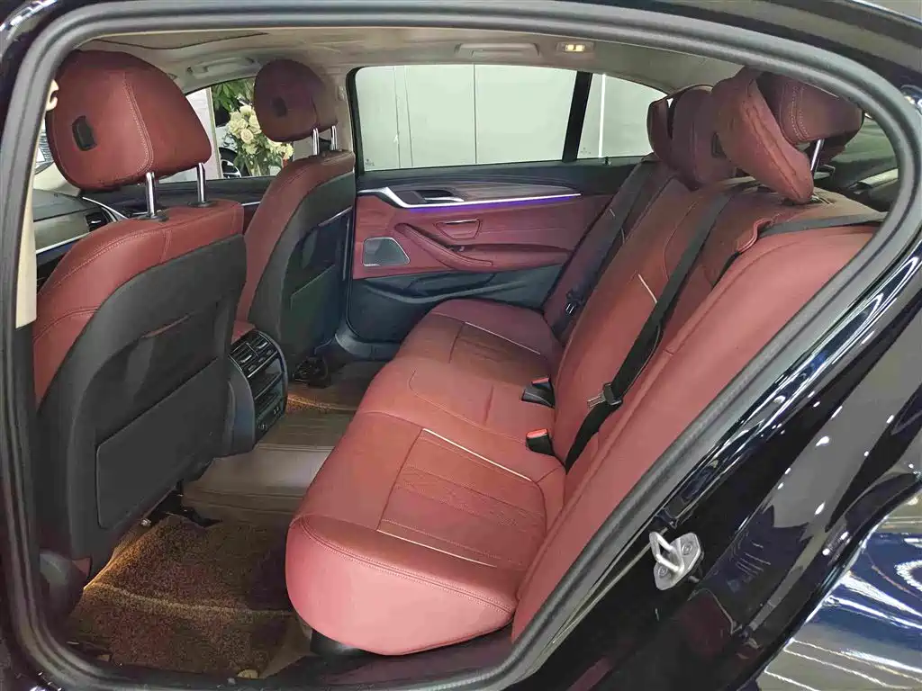 Фото 5 - BMW 5 Series