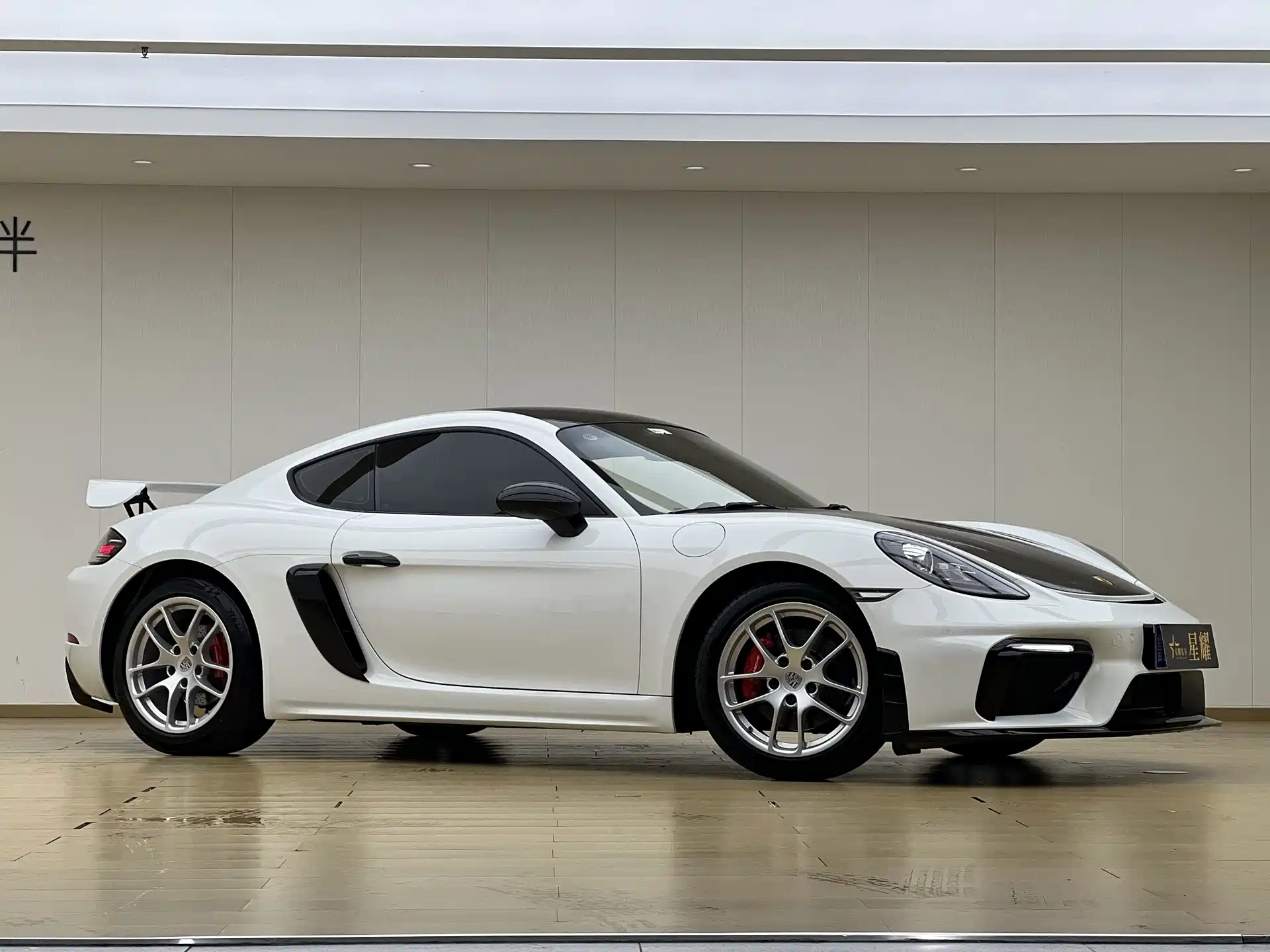Photo 3 - Porsche 718
