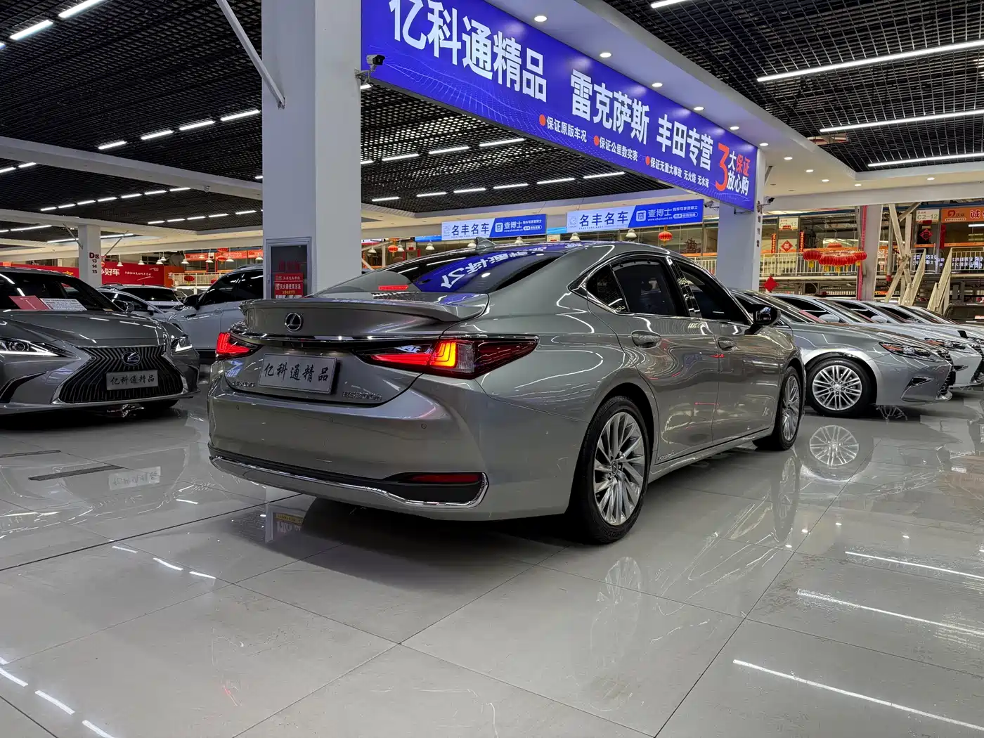 Lexus ES 2018 300h Executive Edition China V фото 6