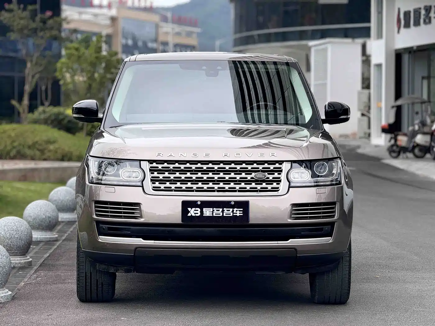 Photo 2 - Land Rover Range Rover