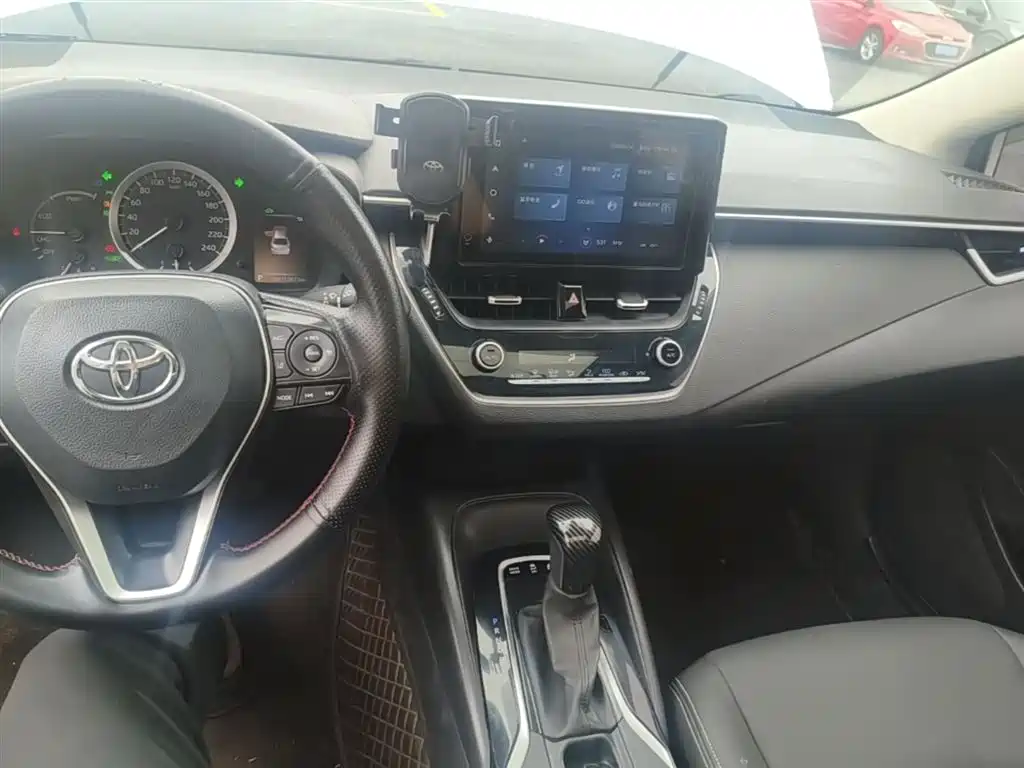 Toyota Corolla 2021 Hybrid 1.8L E-CVT Elite Edition фото 10