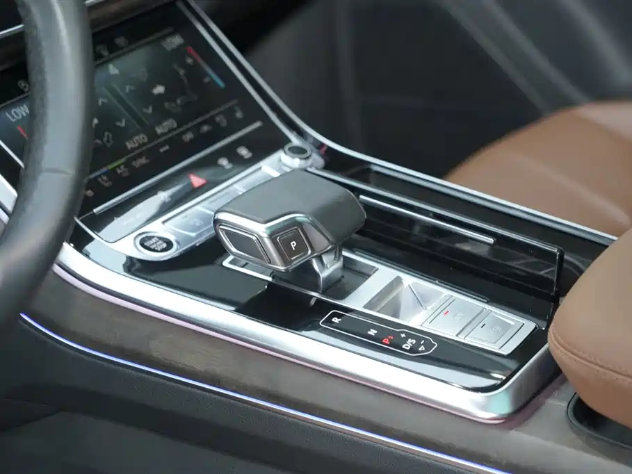 Audi Q8 2022 55 TFSI Luxury Dynamic фото 18