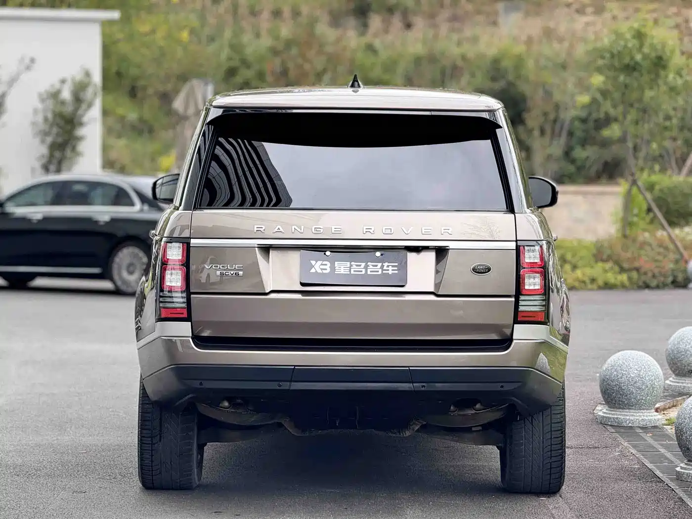 Photo 17 - Land Rover Range Rover