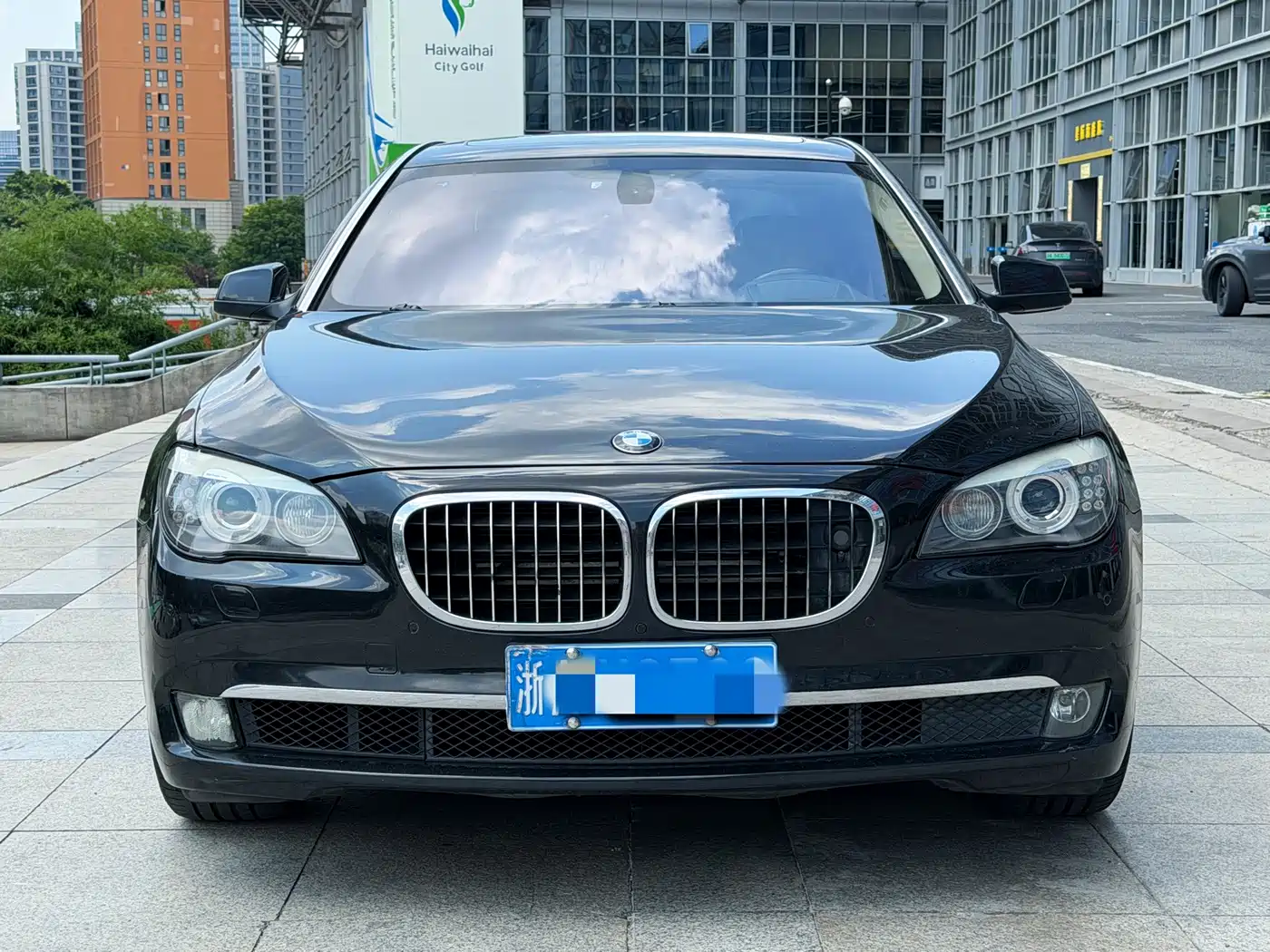 Photo 2 - BMW 7 Series