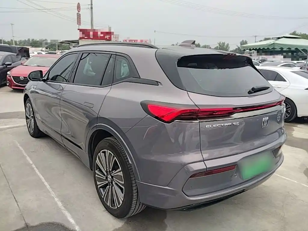 Фото 5 - Buick E5