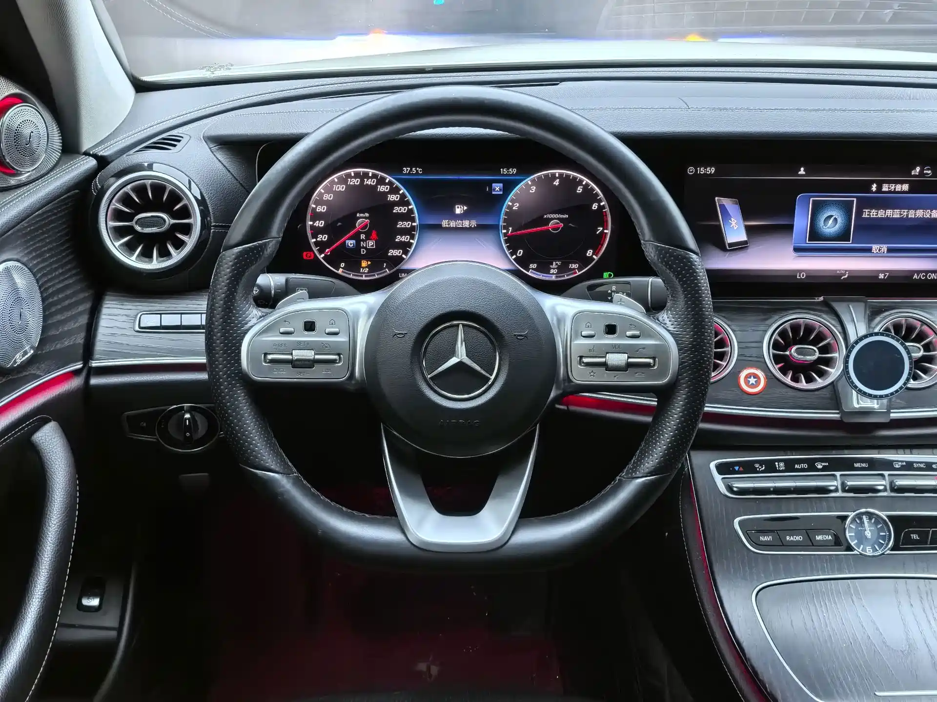 Photo 19 - Mercedes-Benz E-Class