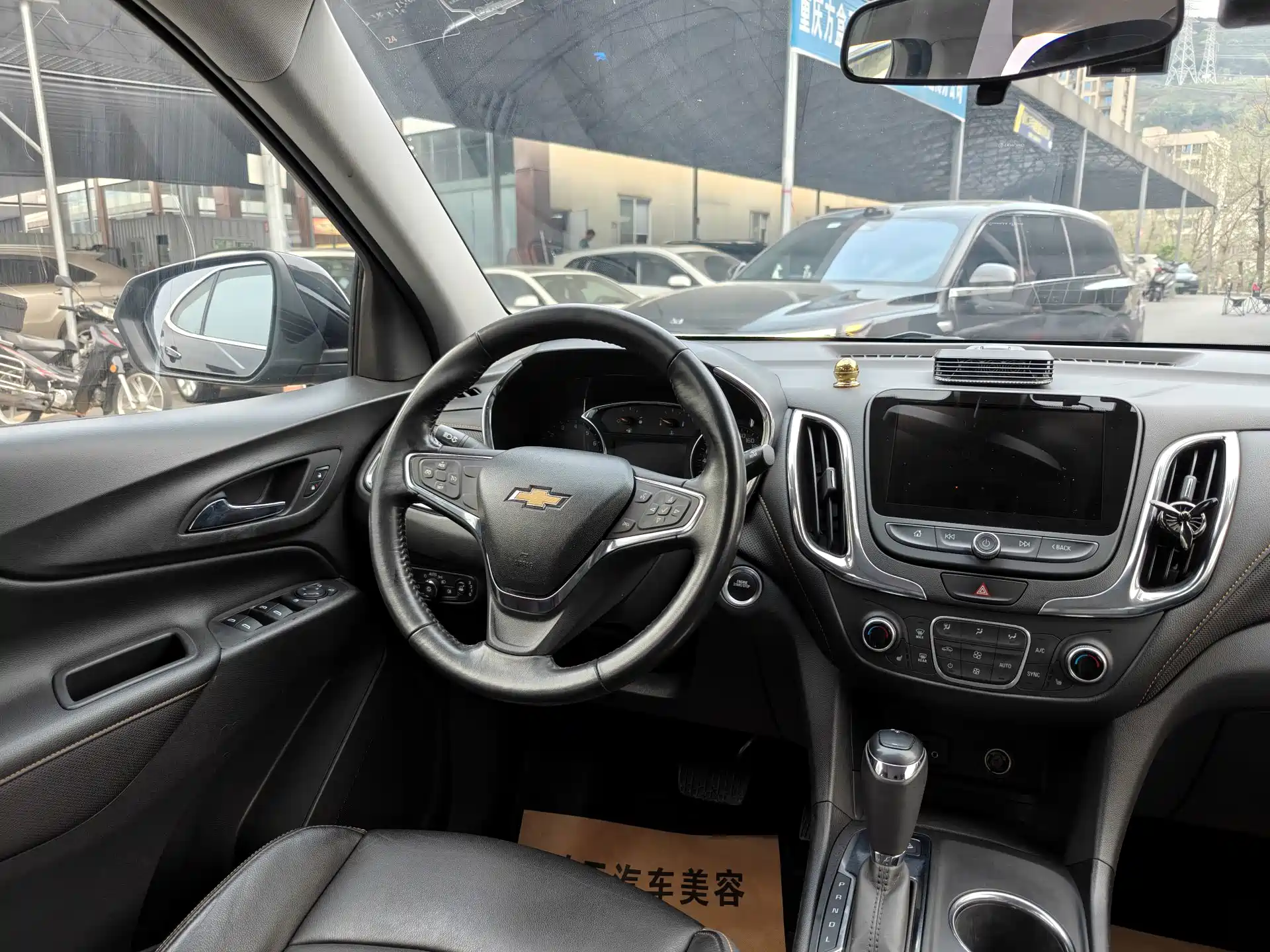 صورة 12 - Chevrolet Equinox