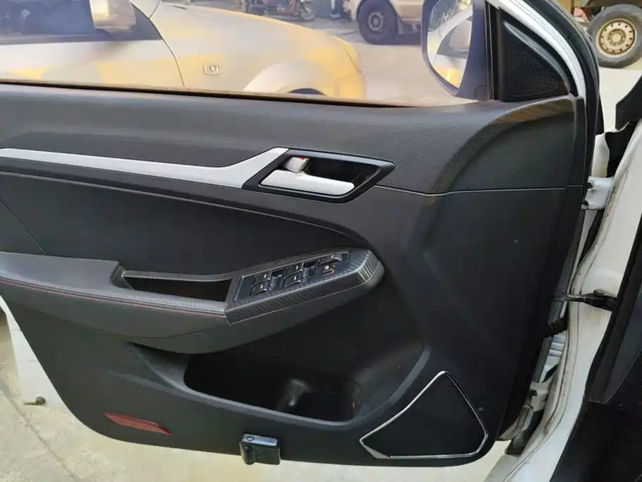 Фото 7 - Geely Vision