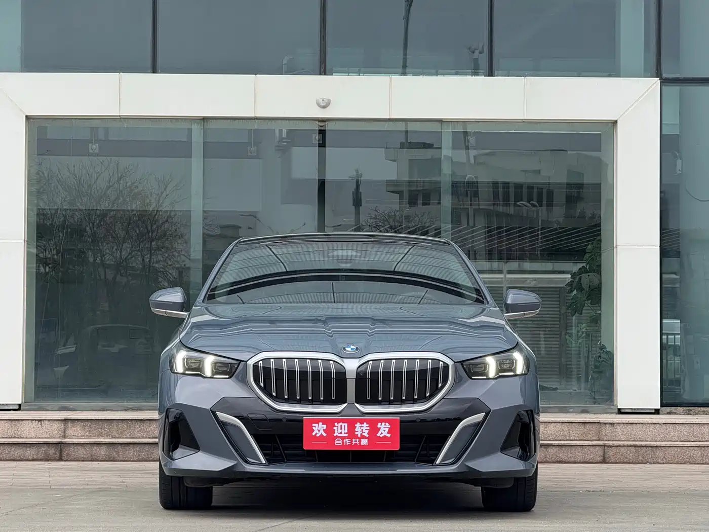 BMW 5 Series 2024 530Li Leading M Sport Package фото 2