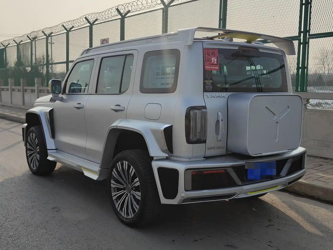 TANK CO CREATION TANK 300