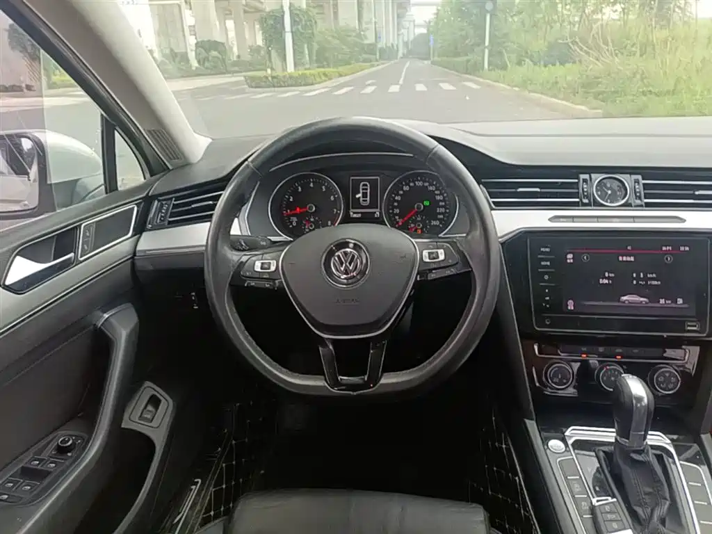 Volkswagen Magotan 2017 330TSI DSG Leading фото 11