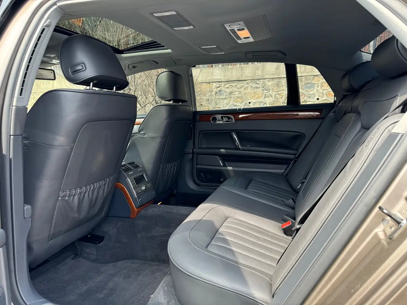 Volkswagen Phaeton 2011 3.6L V6 5-seat Extended Business Edition фото 5