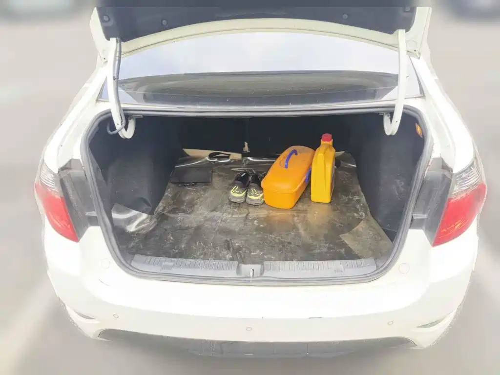 Zhonghua H330 2013 2013 1.5L Automatic Luxury