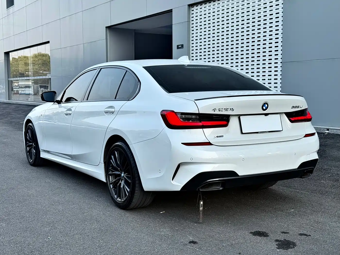 BMW 3 Series 2021 325Li M Sport Night Edition фото 14